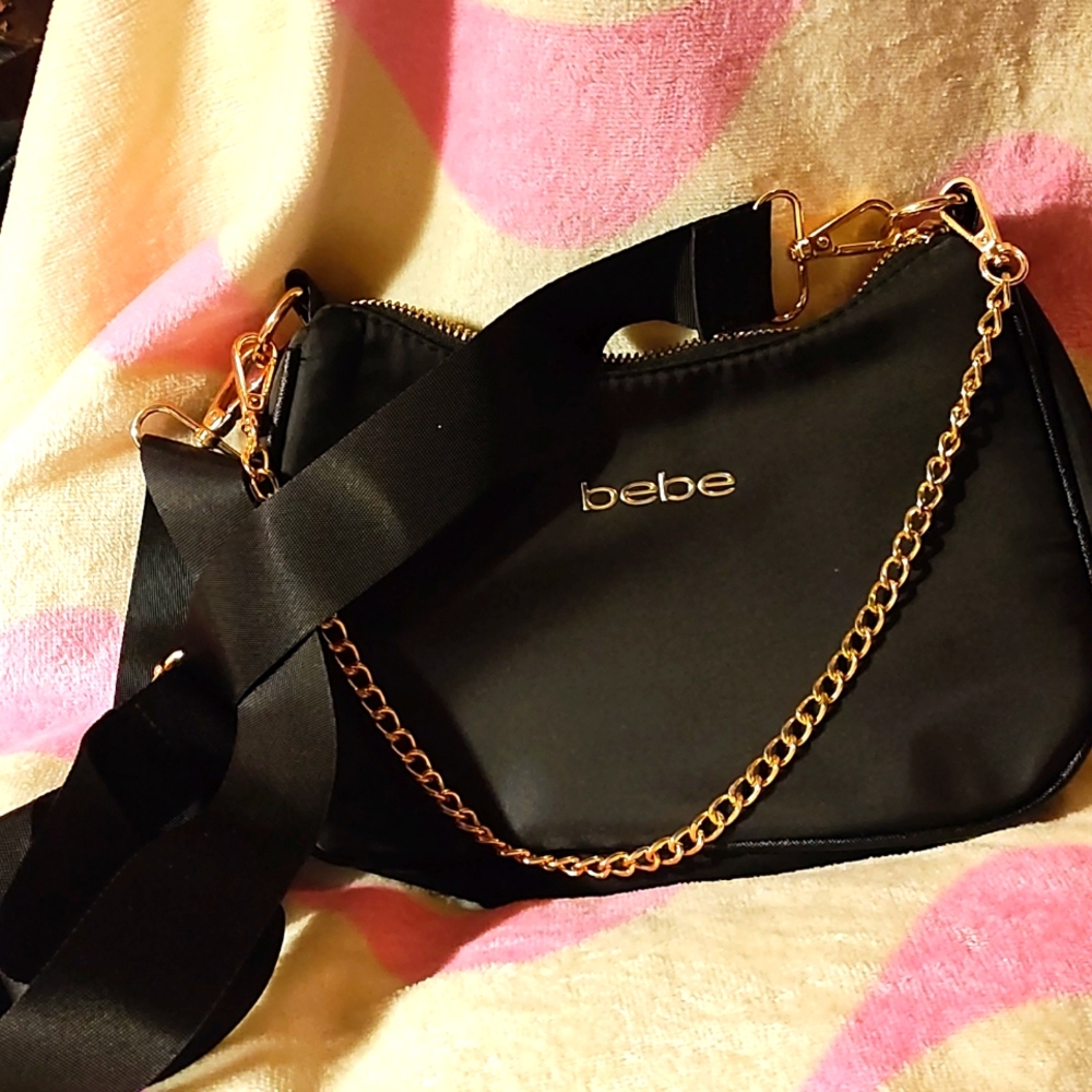 Medium size purse with cloth strap or chain link strap. Take your pick. Also poc